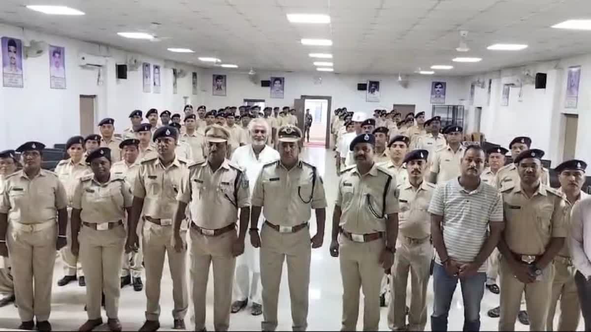 भारत-पाक तनाव के बीच झारखंड पुलिस ने सभी जिलों को सतर्क रहने का निर्देश दिया |