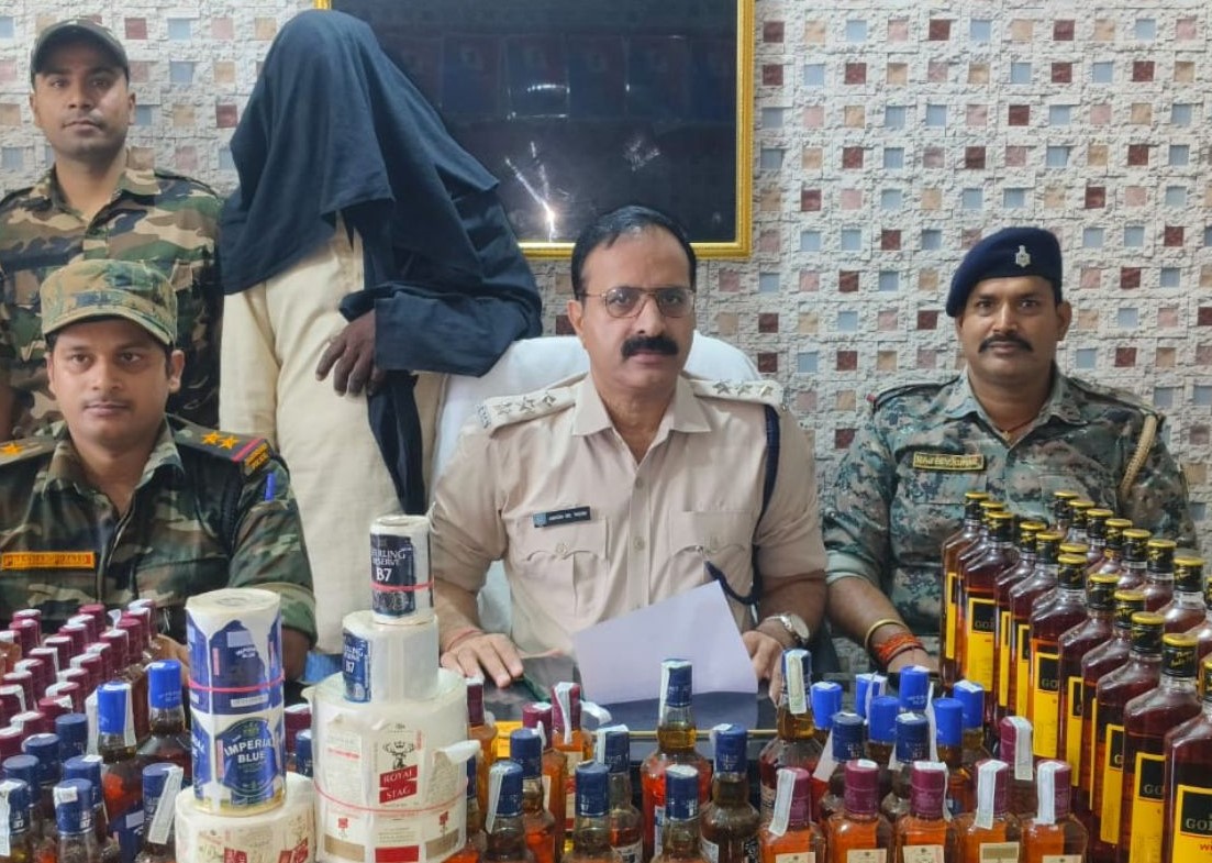 झारखंड: पलामू पुलिस की बड़ी कार्रवाई, 10 लाख की अवैध विदेशी शराब बरामद, तस्कर गिरफ्तार |