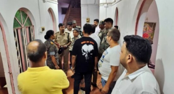 दुमका में होटल और गेस्ट हाउस पर छापा: सेक्स रैकेट का पर्दाफाश, कई युवक-युवतियां हिरासत में |