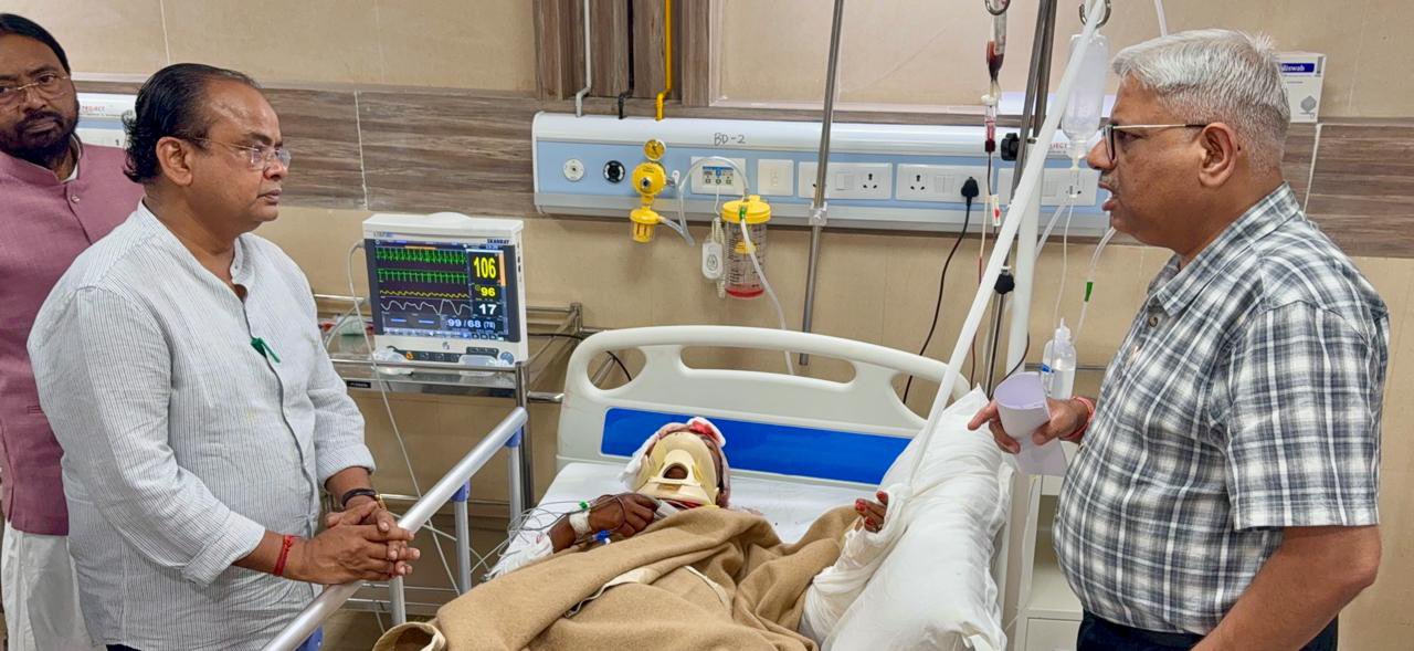 देवघर बस हादसा: मृतकों के परिजनों को 1 लाख, घायलों को ₹20,000 की सहायता, स्वास्थ्य मंत्री पहुंचे अस्पताल