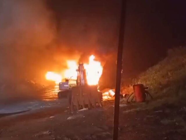 झारखंड: TPC उग्रवादियों का तांडव, आरकेएस कंपनी के 6 वाहन फूंके – पर्चा छोड़ दी धमकी