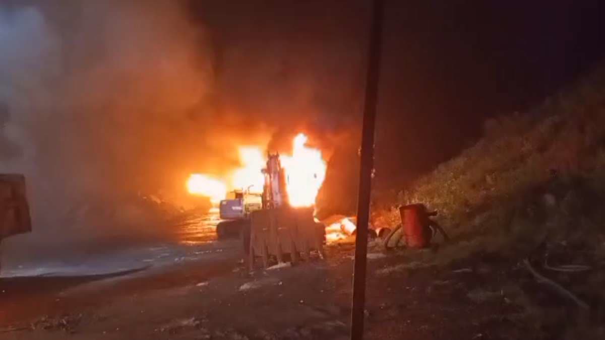 झारखंड: TPC उग्रवादियों का तांडव, आरकेएस कंपनी के 6 वाहन फूंके – पर्चा छोड़ दी धमकी