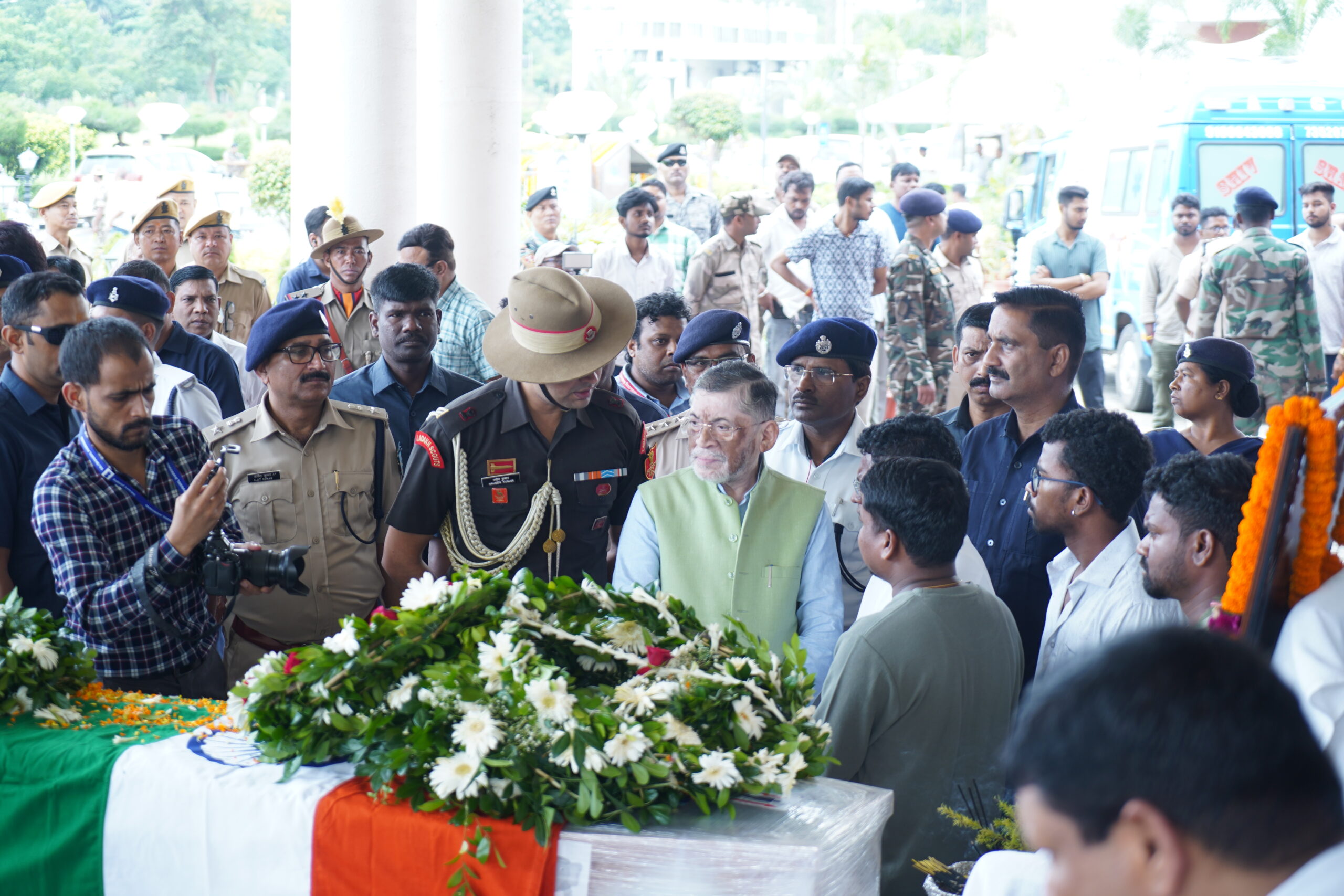 झारखंड के शिक्षा मंत्री रामदास सोरेन को राज्यपाल गंगवार ने दी श्रद्धांजलि”