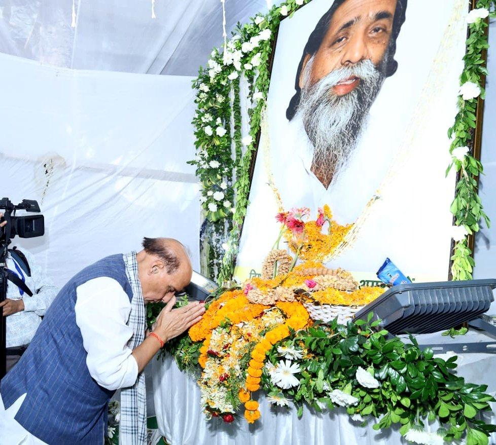 Shibu Soren Shradh Karm Updates: नेमरा पहुंचे रक्षा मंत्री राजनाथ सिंह, दिशोम गुरु को दी श्रद्धांजलि