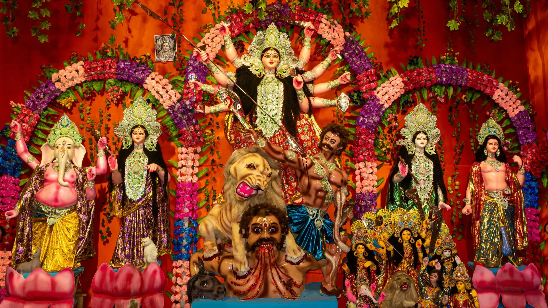 रांची दुर्गा पूजा पंडाल: आज शाम खुलेंगे प्रमुख पंडालों के पट, जानिए हर पंडाल की थीम और खासियत |