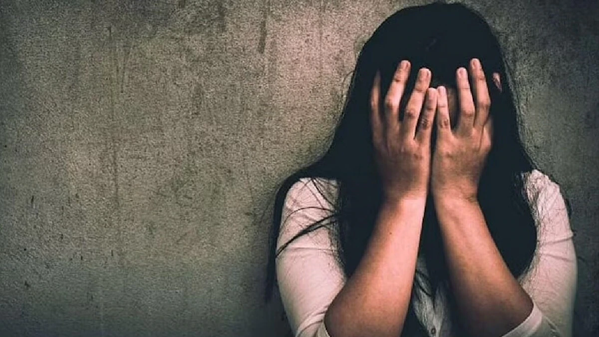 पलामू: पांकी में नाबालिग से दुष्कर्म, ग्रामीणों ने आरोपी को पकड़ा, पुलिस ने की कार्रवाई |