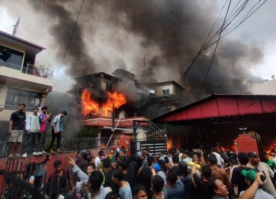 “Nepal Protest: काठमांडू में फंसे रांची के 12 लोग, हिंसक आंदोलन और कर्फ्यू के बीच होटल में कैद”