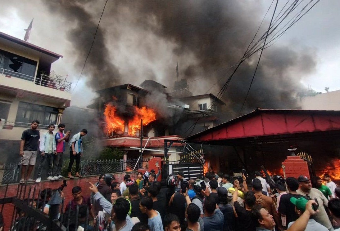 “Nepal Protest: काठमांडू में फंसे रांची के 12 लोग, हिंसक आंदोलन और कर्फ्यू के बीच होटल में कैद”