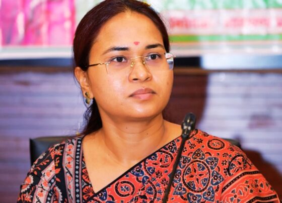 कृषि मंत्री शिल्पी का आरोप: केंद्र सरकार झारखंड के साथ कर रही है सौतेला व्यवहार, यूरिया संकट पर जताई चिंता |