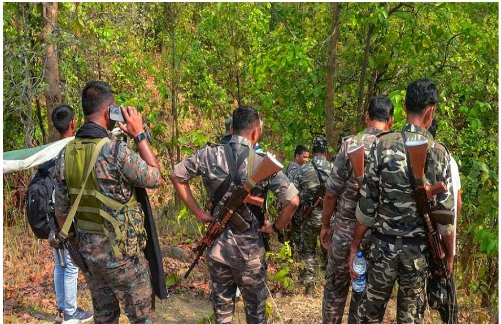 चाईबासा मुठभेड़: 10 लाख का इनामी नक्सली अमित हांसदा ढेर, सुरक्षा बलों की बड़ी सफलता |