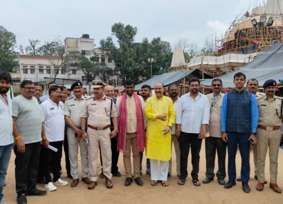 रांची प्रशासन ने की दुर्गा पूजा 2025 की तैयारियों की समीक्षा, सुरक्षा और भीड़ प्रबंधन पर विशेष जोर