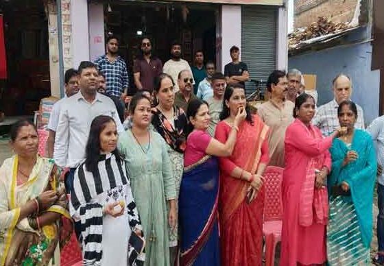 पलामू: विरोध के बाद बेलवाटिका चौक से हटाई गई शराब दुकान, स्थानीय लोगों में खुशी की लहर |