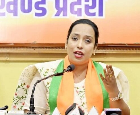 झारखंड बीजेपी ने साधा निशाना: बंगाल छात्रा दुष्कर्म मामले पर झामुमो-कांग्रेस की चुप्पी पर उठाए सवाल – राफिया नाज |