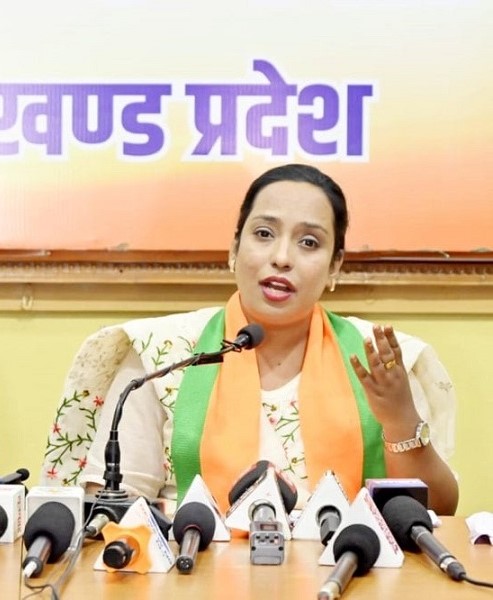 झारखंड बीजेपी ने साधा निशाना: बंगाल छात्रा दुष्कर्म मामले पर झामुमो-कांग्रेस की चुप्पी पर उठाए सवाल – राफिया नाज |