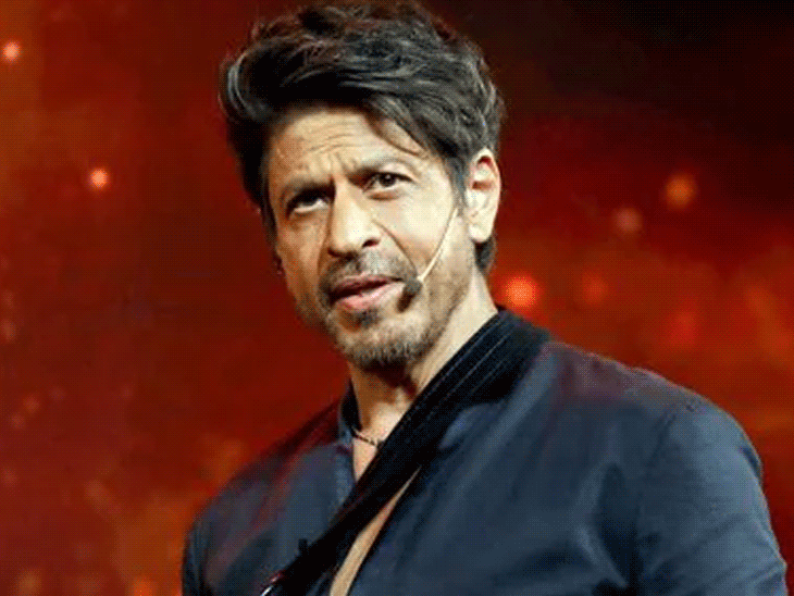 राइटर ने फीस ठुकराई, शाहरुख ने जबरदस्ती किया पेमेंट:फिल्म लेखक संजय छैल ने शेयर किया SRK के साथ काम करने का अनुभव