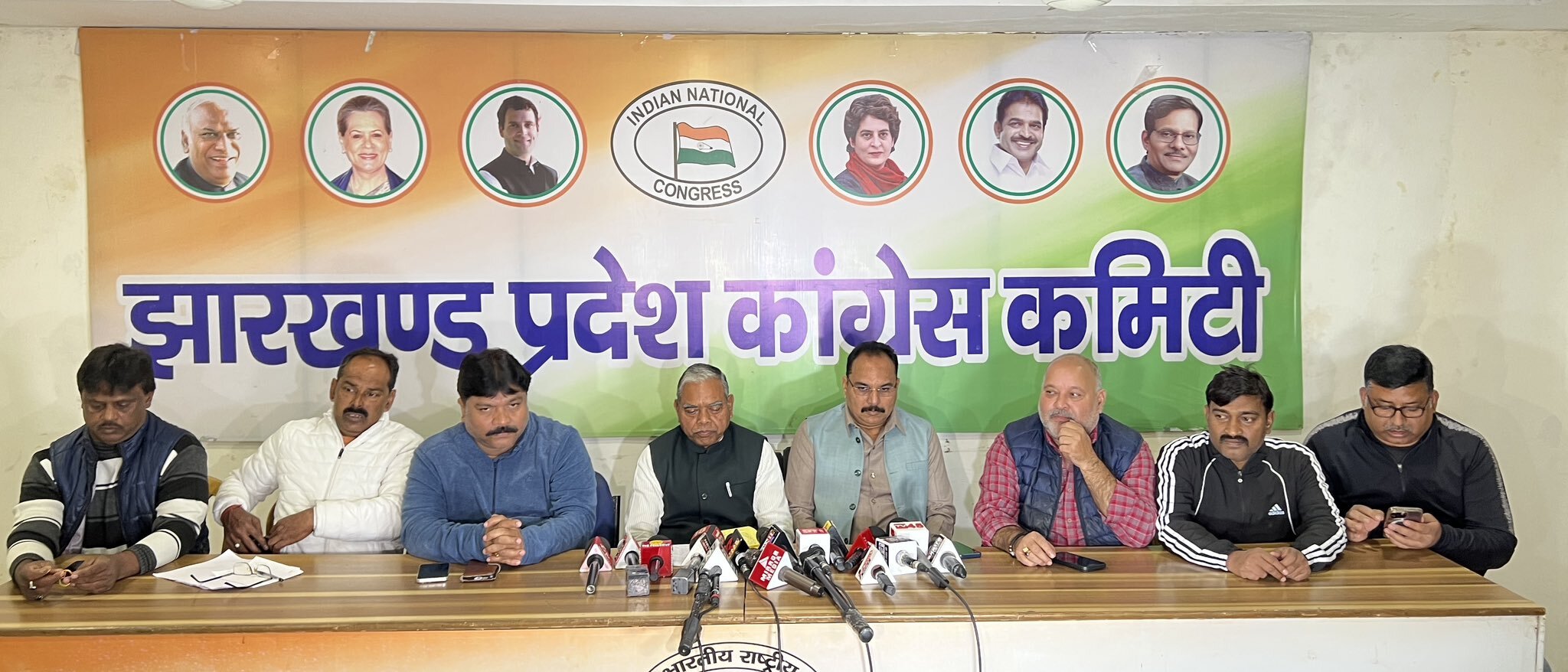 Congress News: दिल्ली रैली के लिए कांग्रेस तैयार! झारखंड से 5000 कार्यकर्ता…