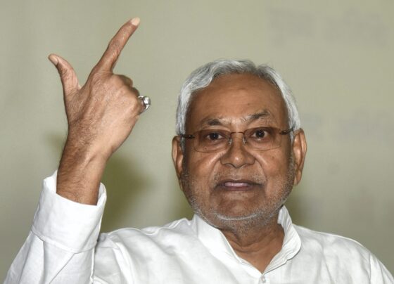 बिहार चुनाव 2025: नीतीश के बिना पहली बार सरकार बनने की संभावना, भाजपा को मिल रहा निर्णायक जनादेश |