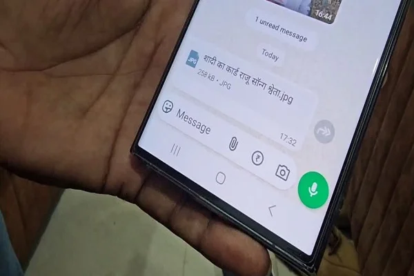 Hazaribagh News: डिजिटल शादी कार्ड के जरिए हैक हुआ WhatsApp! बैंक अकाउंट खाली – बढ़ी साइबर ठगी