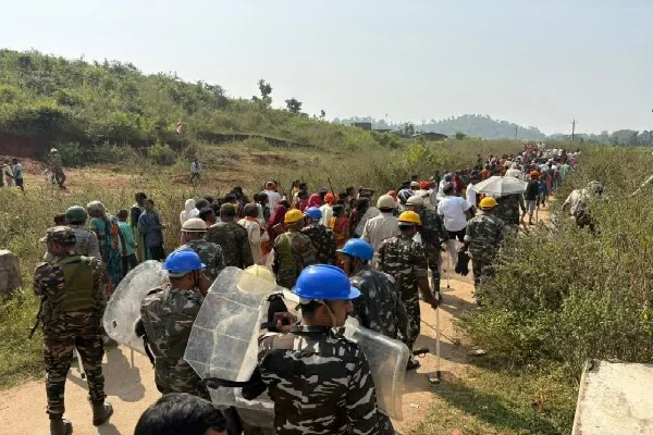 रेवारातू में पुलिस-ग्रामीणों की झड़प: FIR दर्ज, 3 नामजद और 100 अज्ञात पर मामला कायम |