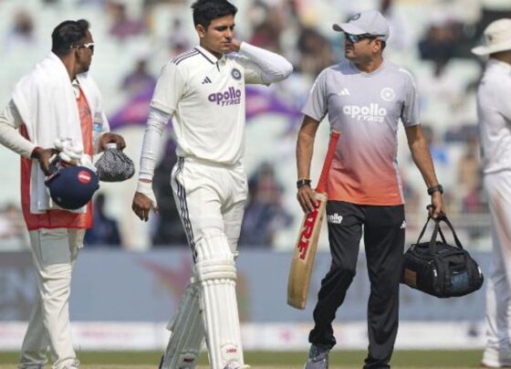 गिल का गुवाहाटी टेस्ट में खेलना मुश्किल:हॉस्पिटल से डिस्चार्ज हुए, कोलकाता टेस्ट के पहली पारी में रिटायर हर्ट हुए थे