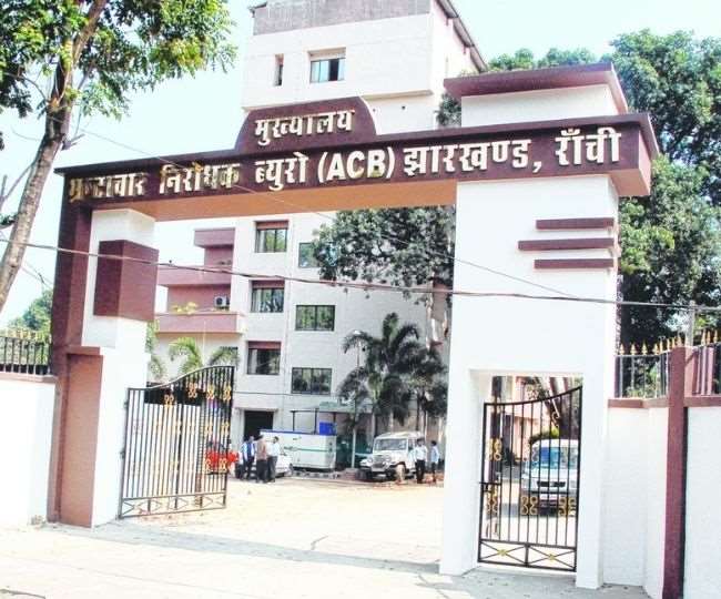 IAS विनय चौबे मामले में नया मोड़: ससुर और साले को ACB का समन