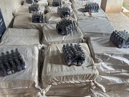 Mandar में 13,400 बोतल कफ सिरप जब्त! वही कंपनी, जिसके खिलाफ CID और हटिया पुलिस खामोश – बड़ा खुलासा!