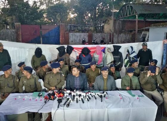 Child Trafficking Gang Busted: 12 बच्चे सुरक्षित, 13 आरोपी गिरफ्तार | Jharkhand News