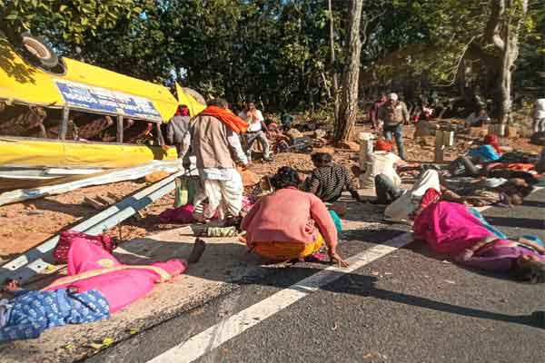 Latehar Bus Accident: महुआडांड़ में बड़ा हादसा, 9 की मौत, 80+ घायल | Jharkhand News