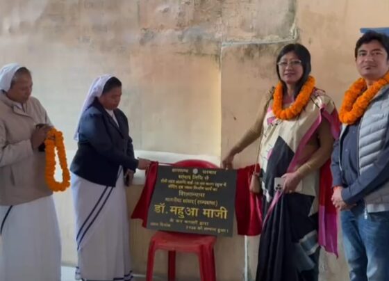 रांची: वार्ड 18 में सेंट एना स्कूल परिसर में पेयजल सुविधा का विस्तार, सांसद महुआ माजी ने किया शिलान्यास