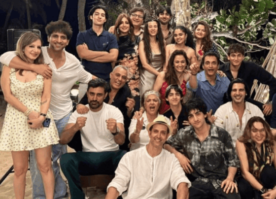 ऋतिक रोशन का गर्लफ्रेंड, एक्स वाइफ के साथ बर्थडे बैश:यॉट पार्टी में साथ नजर आईं सबा आजाद और सुजैन खान; बच्चे और दोस्त भी हुए शामिल