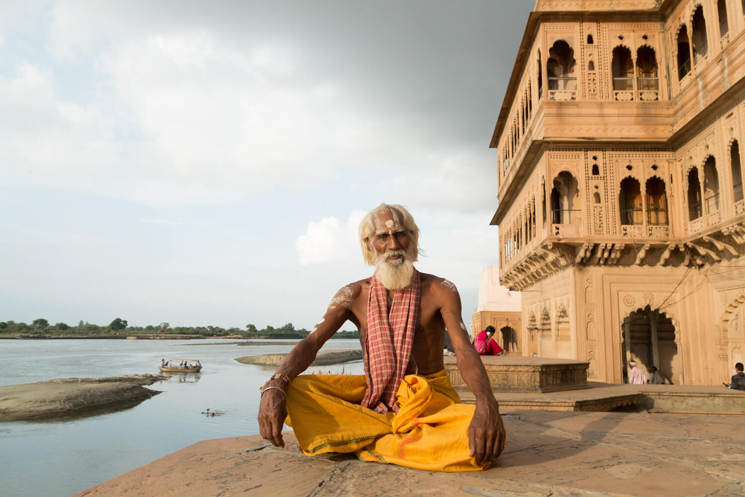 आध्यात्मिक यात्रा की ओर बढ़ता युवा रुझान, सुकून और आत्म-खोज की तलाश में नई पीढ़ी |