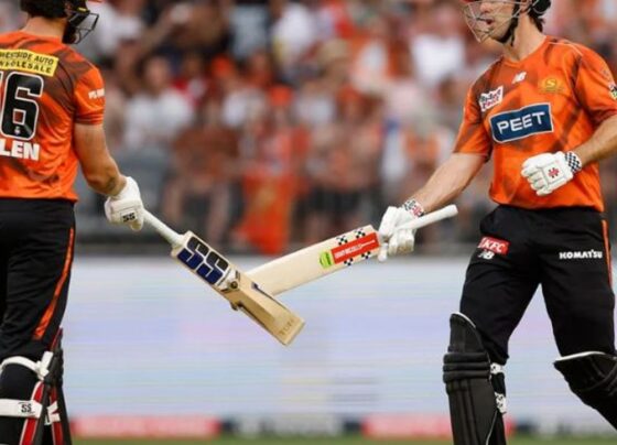 पर्थ स्कॉर्चर्स छठी बार BBL चैंपियन बनी:सिडनी सिक्सर्स को 6 विकेट से हराया; मार्श ने 44 रन बनाए, रिचर्डसन को 3 विकेट