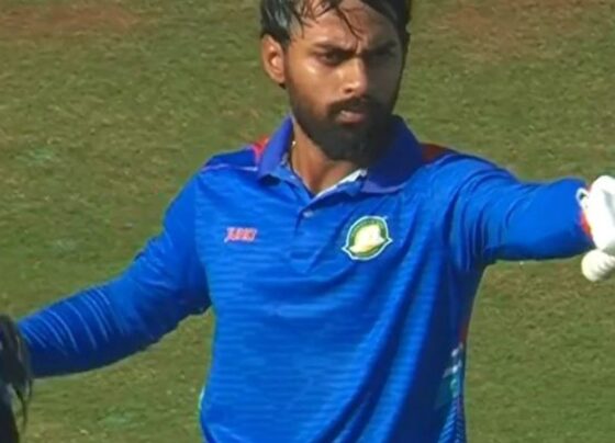 विजय हजारे ट्रॉफी फाइनल में अथर्व तायडे का शतक:विदर्भ ने सौराष्ट्र को 318 रन का टारगेट दिया, अंकुर पंवार ने 4 विकेट लिए