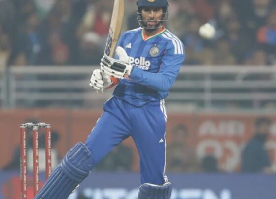 तिलक वर्मा की टीम इंडिया में वापसी टली:टी-20 वर्ल्डकप के वॉर्मअप मैचों में खेलना संभव, श्रेयस कीवियों के खिलाफ बचे 2 मैच खेलेंगे