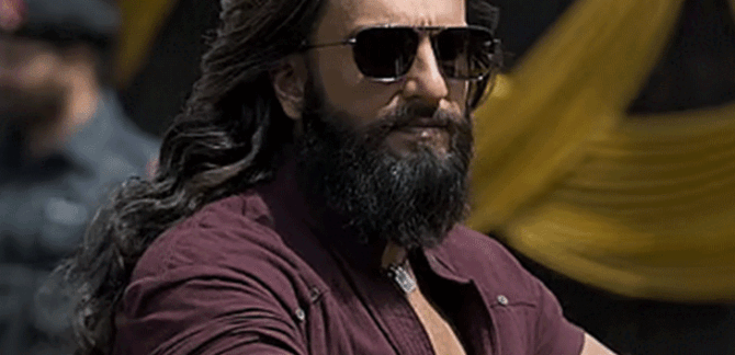 रणवीर सिंह को जान से मारने की धमकी:वॉट्सएप वॉइस नोट भेजकर करोड़ों रुपए की फिरौती मांगी, मुंबई पुलिस ने सुरक्षा बढ़ाई