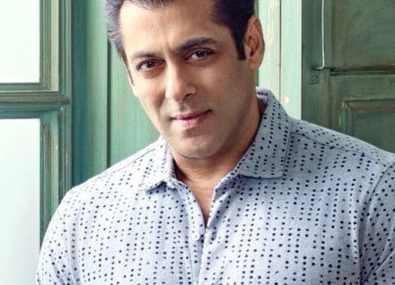 RSS शताब्दी कार्यक्रम में पहुंचे सलमान खान:मुंबई में मोहन भागवत के संबोधन के दौरान दिखे बॉलीवुड सुपरस्टार