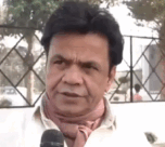 एक्टर राजपाल यादव बोले- जेलों में स्मोकिंग जोन बनना चाहिए:मैं सिगरेट नहीं छोड़ पा रहा; तिहाड़ से रिहा होकर शाहजहांपुर पहुंचे