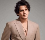 विजय वर्मा ने दिया नए रिलेशनशिप का हिंट:वैलेंटाइन्स डे पर मिस्ट्री गर्ल का हाथ थामे दिखे, बाद में निकला प्रैंक; कुछ महीने पहले तमन्ना से हुआ ब्रेकअप