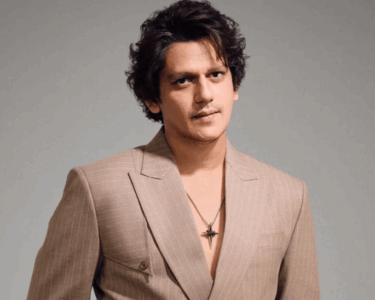 विजय वर्मा ने दिया नए रिलेशनशिप का हिंट:वैलेंटाइन्स डे पर मिस्ट्री गर्ल का हाथ थामे दिखे, बाद में निकला प्रैंक; कुछ महीने पहले तमन्ना से हुआ ब्रेकअप