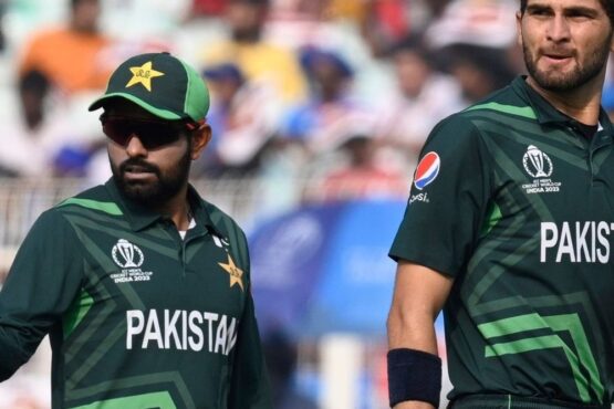 भारत से हार के बाद बाबर-शाहीन बाहर हो सकते हैं:PCB चीफ स्टेडियम छोड़ चले गए थे, बाबर 5 रन ही बना सके थे