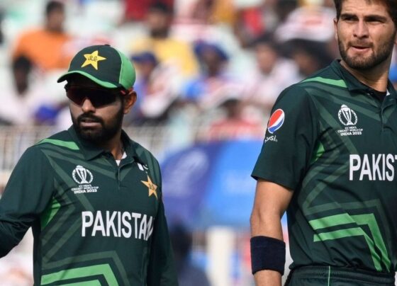 भारत से हार के बाद बाबर-शाहीन बाहर हो सकते हैं:PCB चीफ स्टेडियम छोड़ चले गए थे, बाबर 5 रन ही बना सके थे