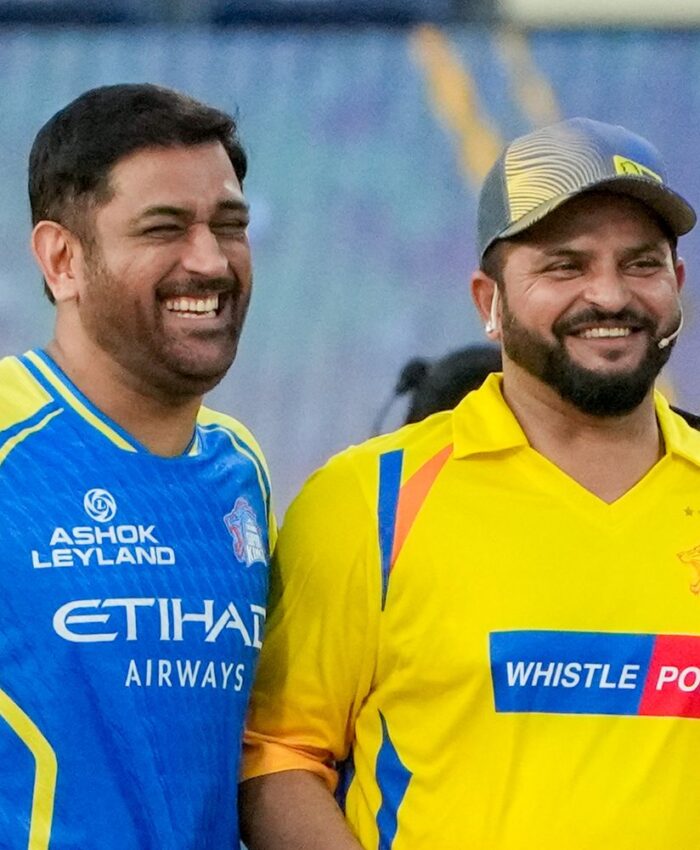 CSK रीयूनियन में धोनी-ब्रावो का चैंपियन गाने पर डांस:सुरेश रैना को गले लगाया; चेपॉक स्टेडियम में संजू-दुबे को सम्मानित किया गया