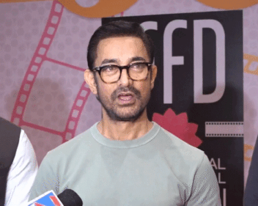 आमिर खान बोले, बचपन में रोमांटिक फिल्में देखना मना था:पुराने दौर की ब्लैक-एंड-व्हाइट मूवीज दूरदर्शन पर देखीं, ज्यादातर समय किताबें पढ़ता था