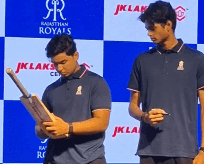 IPL- राजस्थान रॉयल्स ने लॉन्च की नीली जर्सी:मैदान में पिंक जर्सी में ही उतरेगी टीम; जडेजा बोले- मैं ’अल्ट्रा यंग’ खिलाड़ियों के साथ खेल रहा