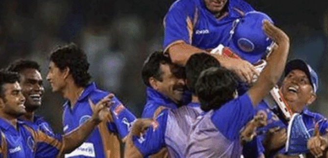 क्रिकेटर शेन-वॉर्न के परिवार को मिल सकते हैं 460 करोड़:करीब 20 साल पहले लिए फैसले से फायदा, राजस्थान रॉयल्स को 2008 में IPL जितवाया था