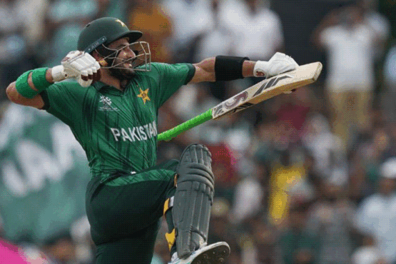 पाकिस्तान के फरहान टी-20 रैकिंग में अभिषेक के करीब पहुंचे:अब सिर्फ 26 पॉइंट्स का फासला; बॉलर्स में वरुण चक्रवर्ती टॉप पर मौजूद