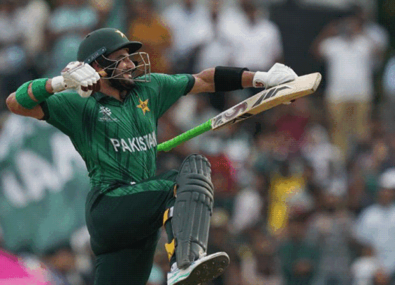 पाकिस्तान के फरहान टी-20 रैकिंग में अभिषेक के करीब पहुंचे:अब सिर्फ 26 पॉइंट्स का फासला; बॉलर्स में वरुण चक्रवर्ती टॉप पर मौजूद