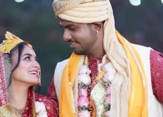 RCB के तेज गेंदबाज यश दयाल ने शादी की:पत्नी श्वेता पुंडीर कंटेंट क्रिएटर; क्रिकेटर पर पिछले साल रेप के 2 केस दर्ज हुए थे