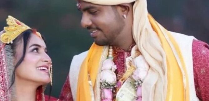 RCB के तेज गेंदबाज यश दयाल ने शादी की:पत्नी श्वेता पुंडीर कंटेंट क्रिएटर; क्रिकेटर पर पिछले साल रेप के 2 केस दर्ज हुए थे