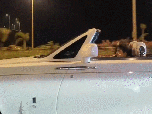 अनंत अंबानी की पत्नी राधिका के साथ लेट नाइट ड्राइव,VIDEO:सफेद रंग की रोल्स-रॉयस में नजर आए, बांद्रा-वर्ली सी-लिंक पर कार दौड़ाई